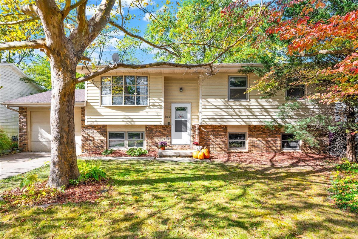 109 S Evergreen Lane, Bloomington, IL 61704