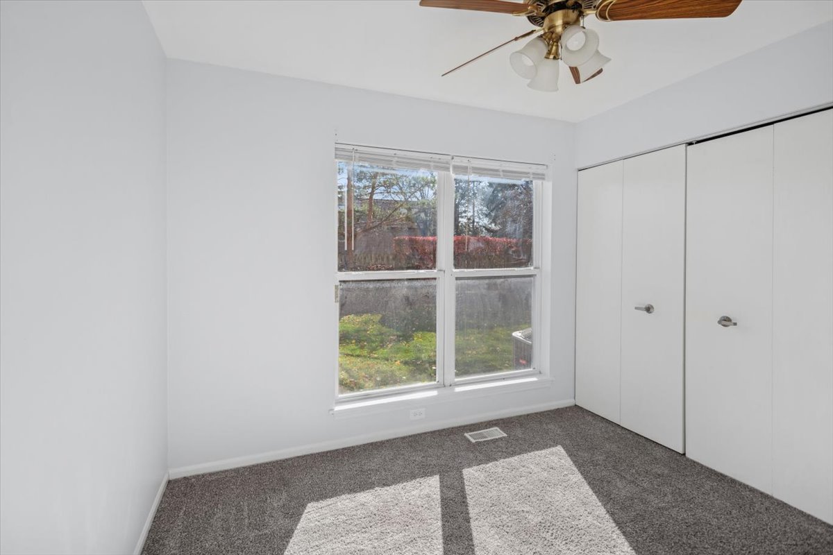 120 N Cathy Lane #120, Mount Prospect, IL 60056