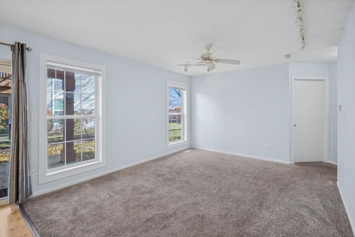 120 N Cathy Lane #120, Mount Prospect, IL 60056