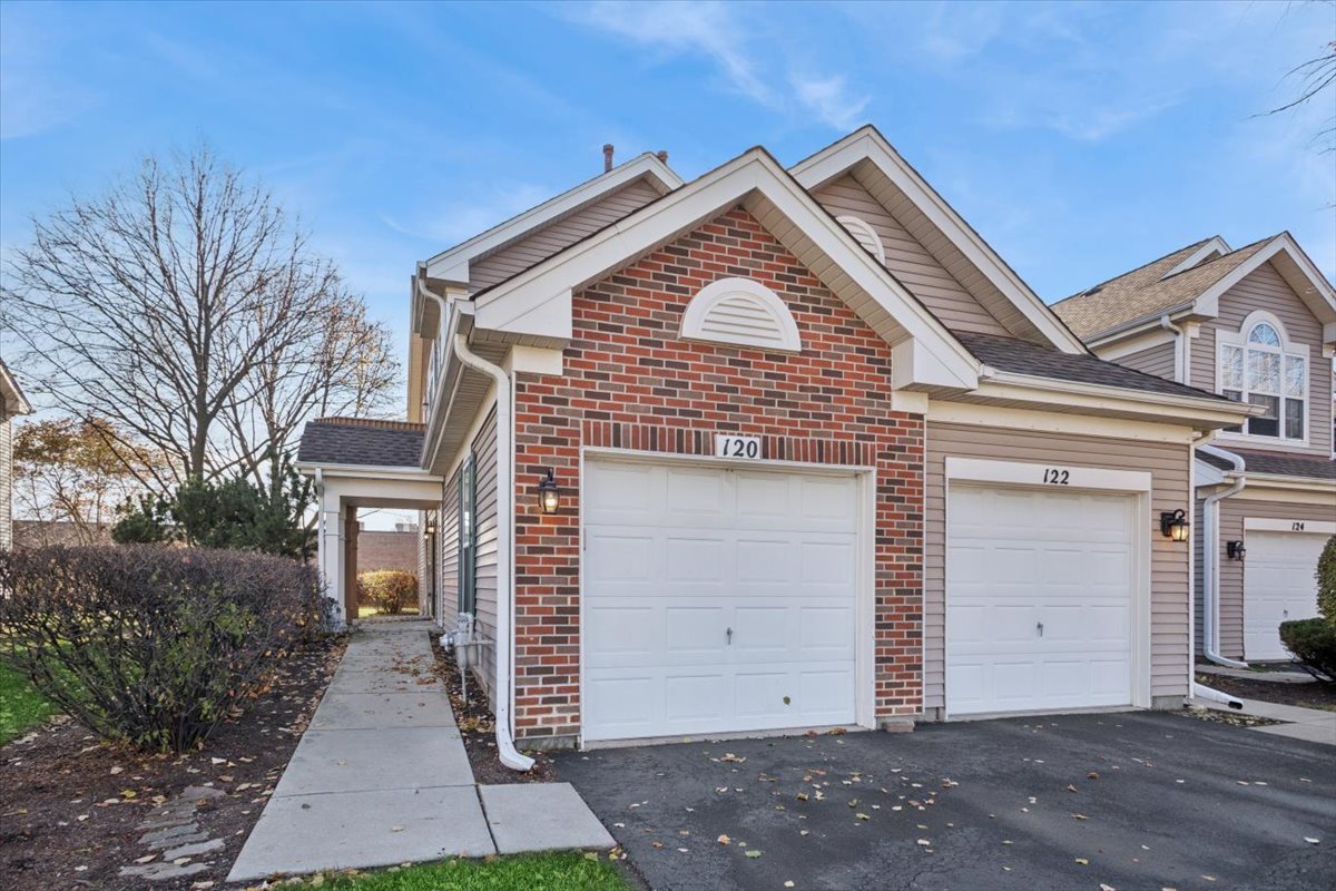 120 N Cathy Lane #120, Mount Prospect, IL 60056