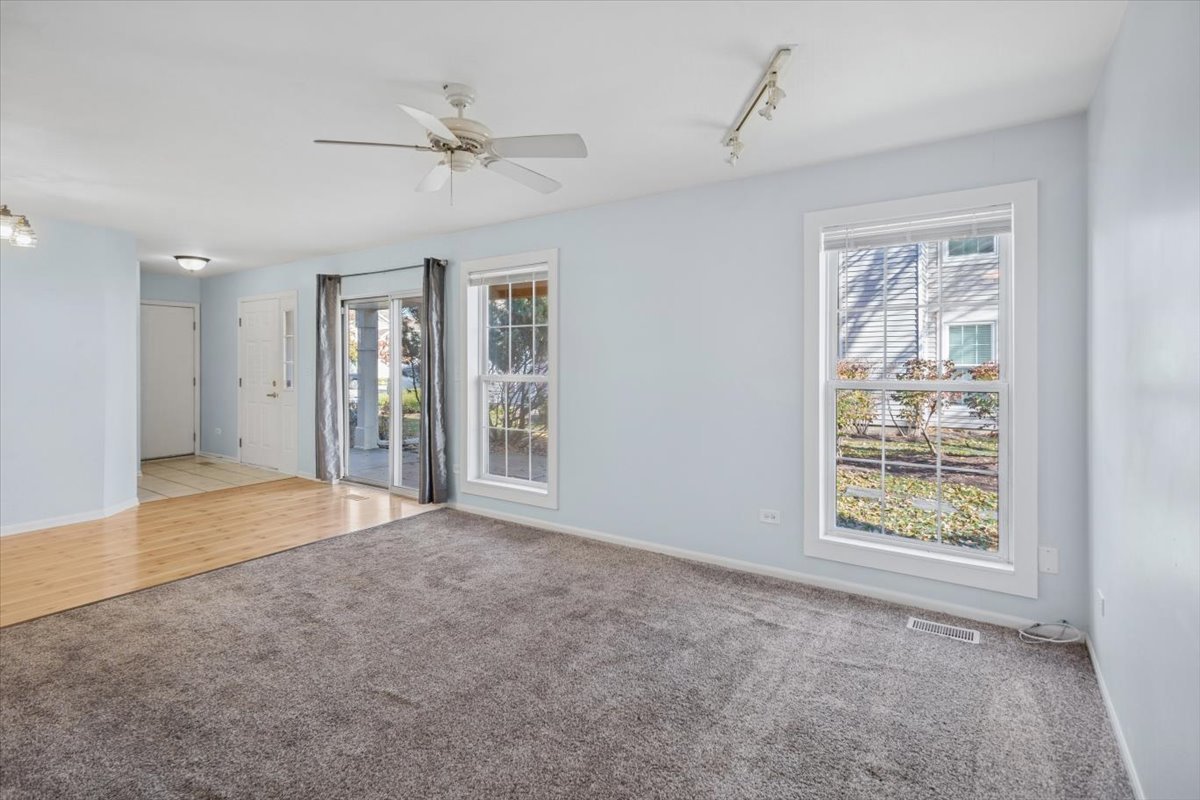 120 N Cathy Lane #120, Mount Prospect, IL 60056