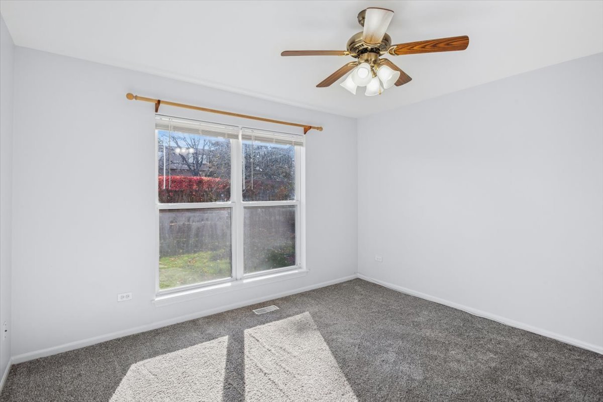 120 N Cathy Lane #120, Mount Prospect, IL 60056