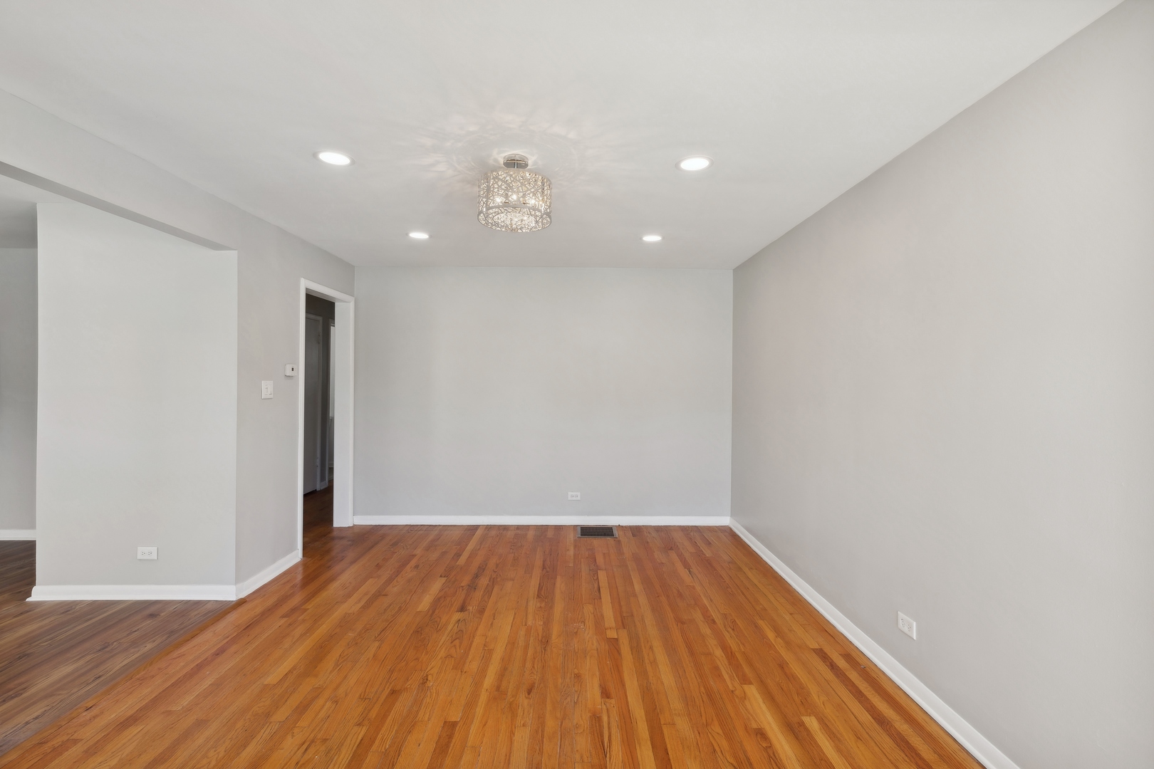 14455 Des Plaines Street, Harvey, IL 60426