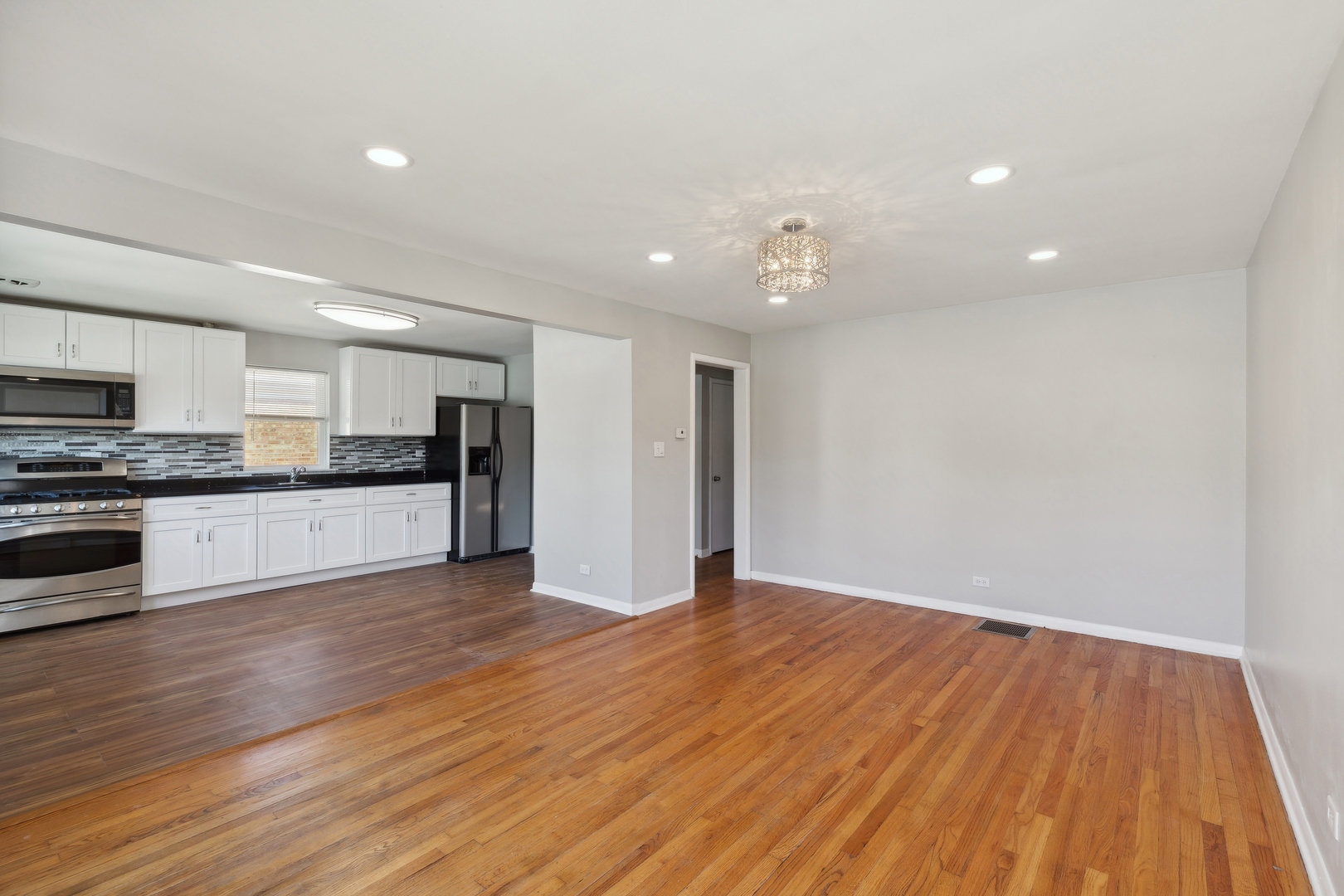 14455 Des Plaines Street, Harvey, IL 60426