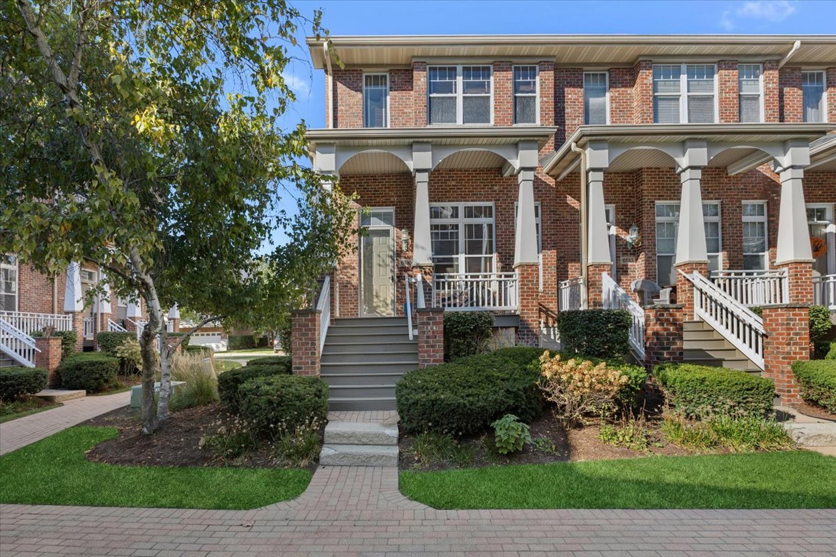 6135 River Bend Drive, Lisle, IL 60532