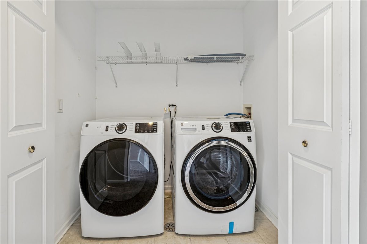 6135 River Bend Drive, Lisle, IL 60532