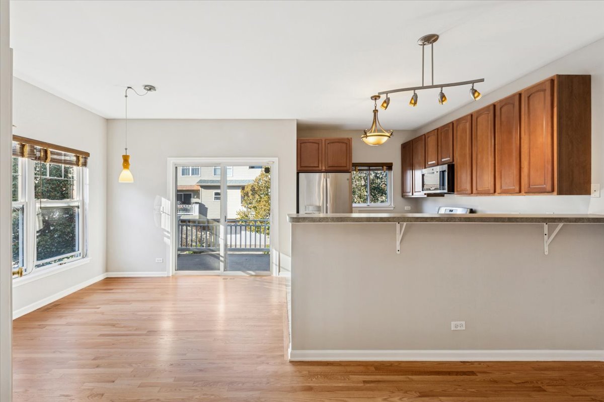 6135 River Bend Drive, Lisle, IL 60532