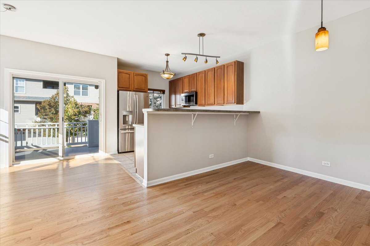 6135 River Bend Drive, Lisle, IL 60532