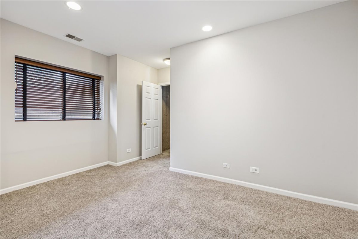 6135 River Bend Drive, Lisle, IL 60532