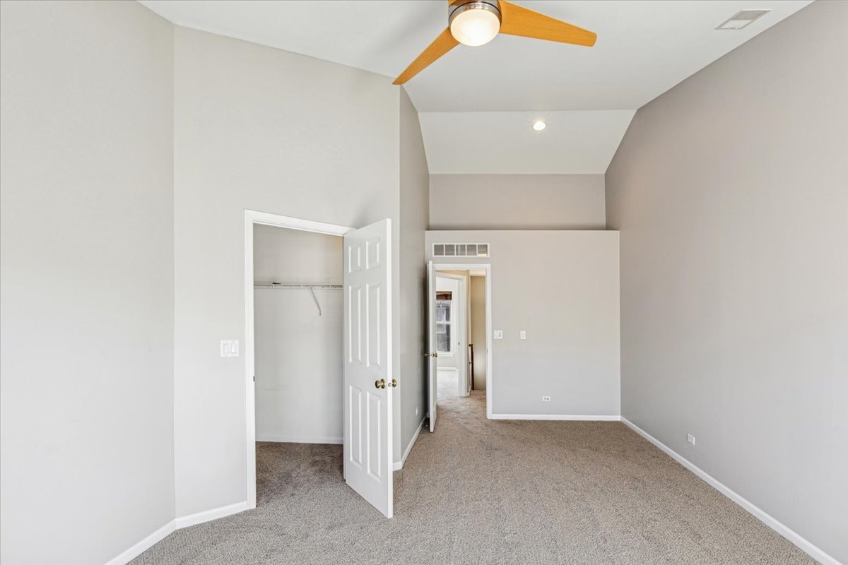 6135 River Bend Drive, Lisle, IL 60532