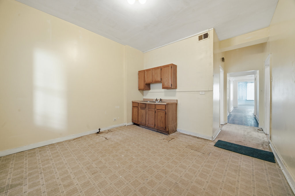 3851 W Lexington Street, Chicago, IL 60624