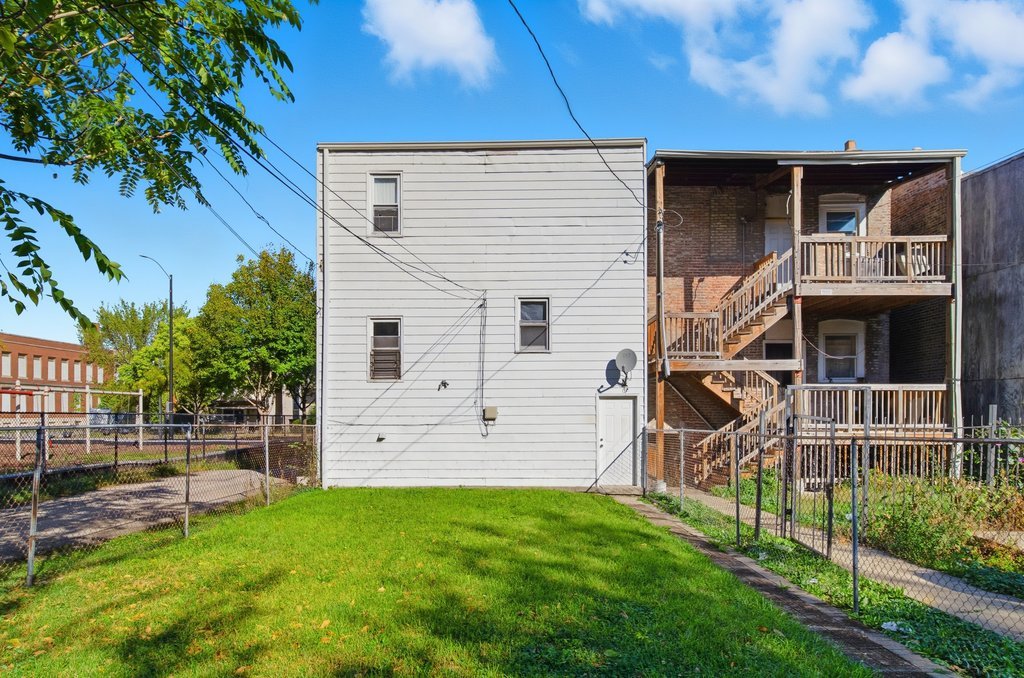 3851 W Lexington Street, Chicago, IL 60624