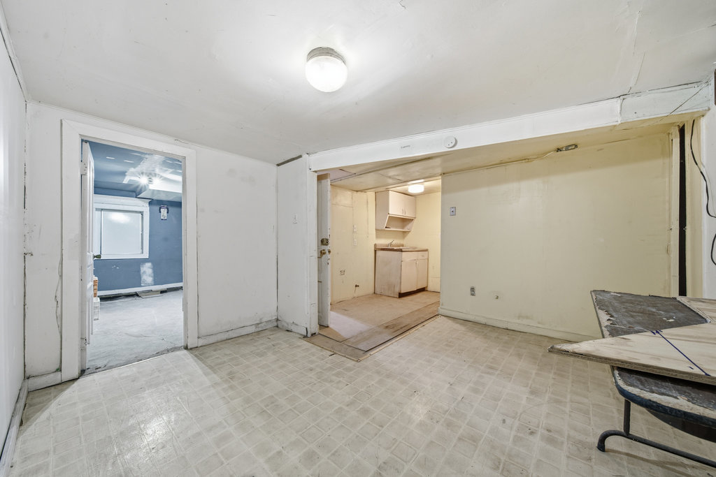 3851 W Lexington Street, Chicago, IL 60624