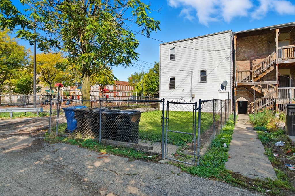 3851 W Lexington Street, Chicago, IL 60624