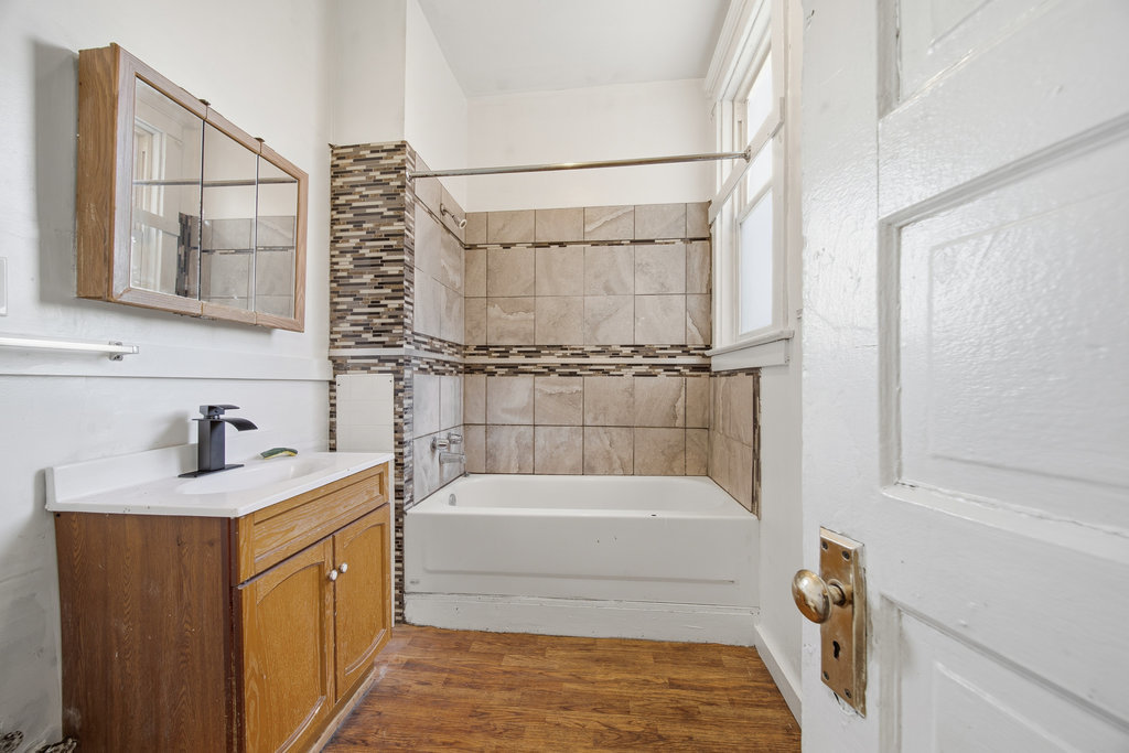 3851 W Lexington Street, Chicago, IL 60624