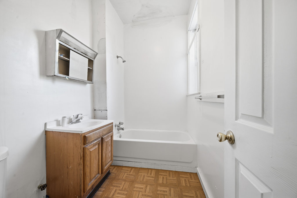 3851 W Lexington Street, Chicago, IL 60624