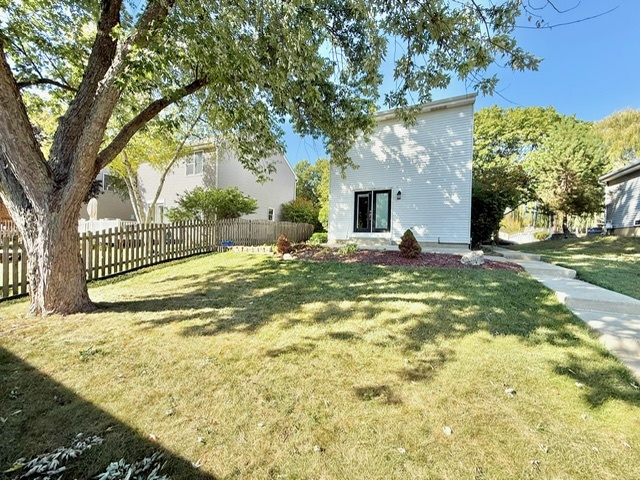 924 Britta Lane, Geneva, IL 60134