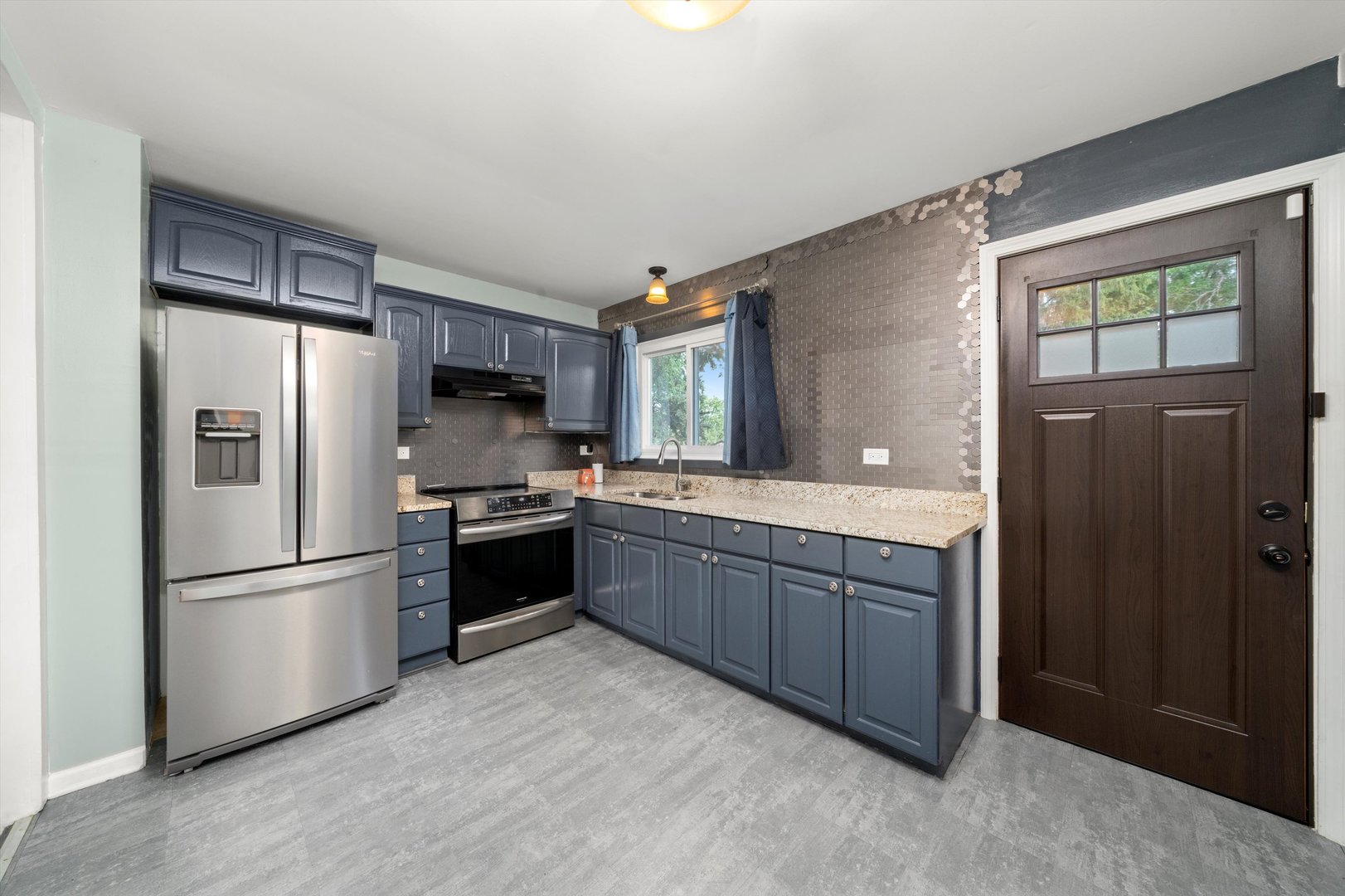 8601 S Kean Avenue, Hickory Hills, IL 60457