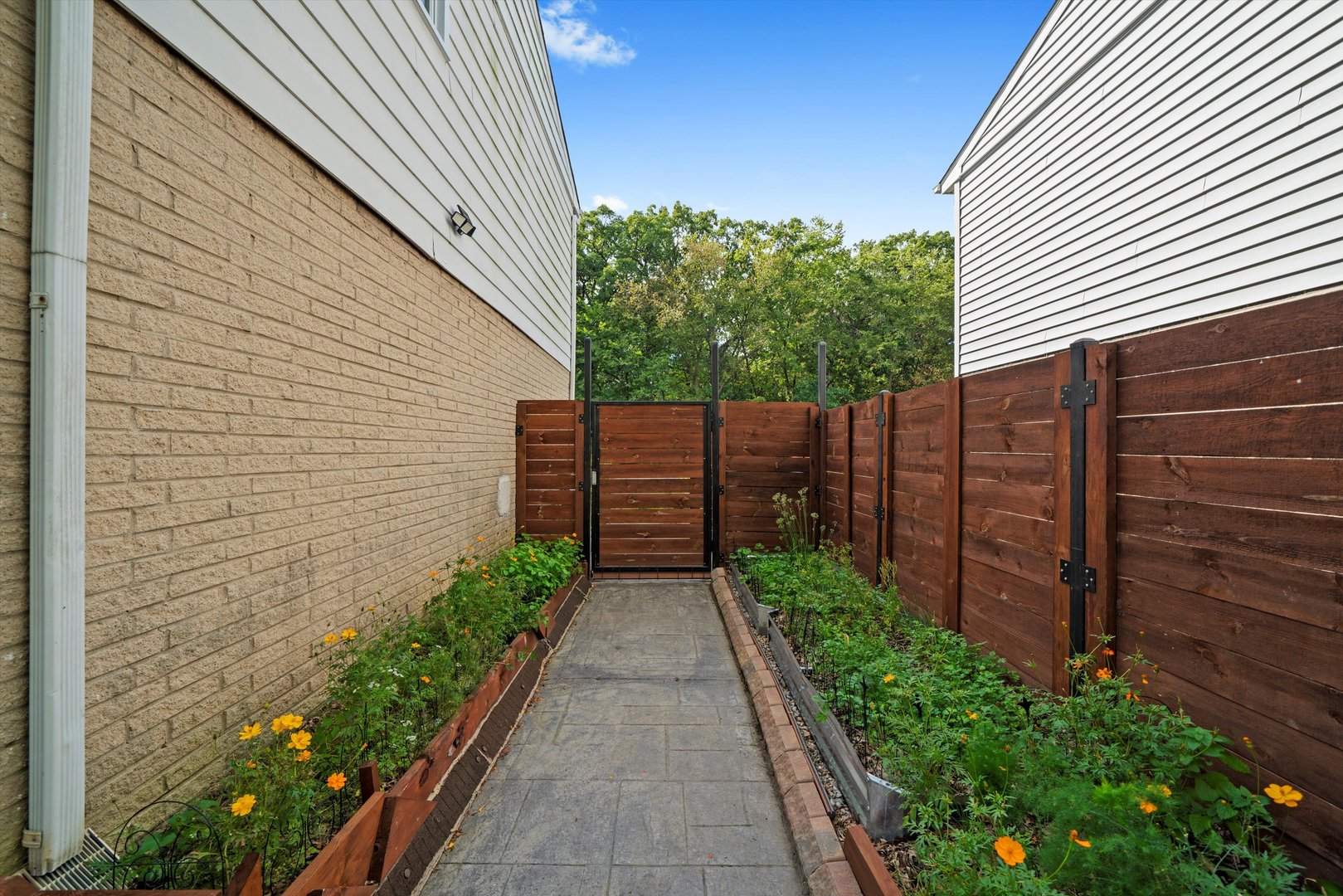 8601 S Kean Avenue, Hickory Hills, IL 60457