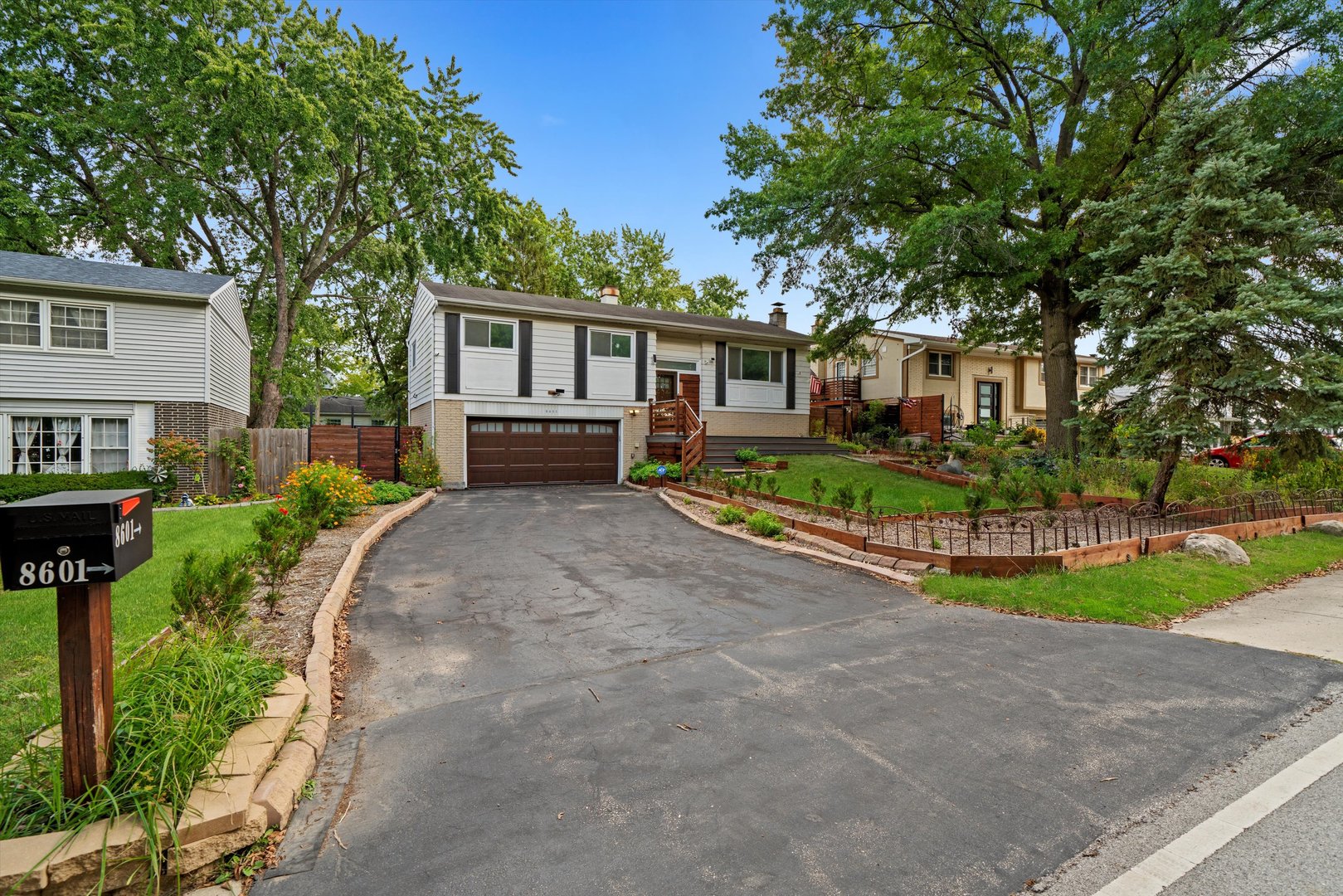 8601 S Kean Avenue, Hickory Hills, IL 60457