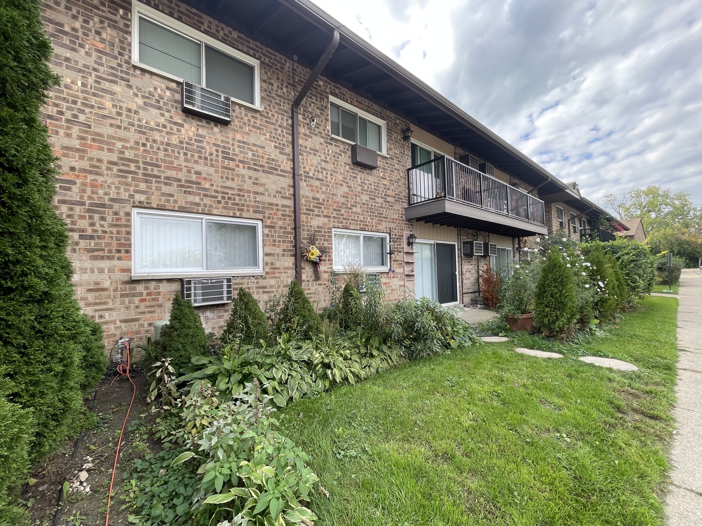 816 E Old Willow Road #110, Prospect Heights, IL 60070