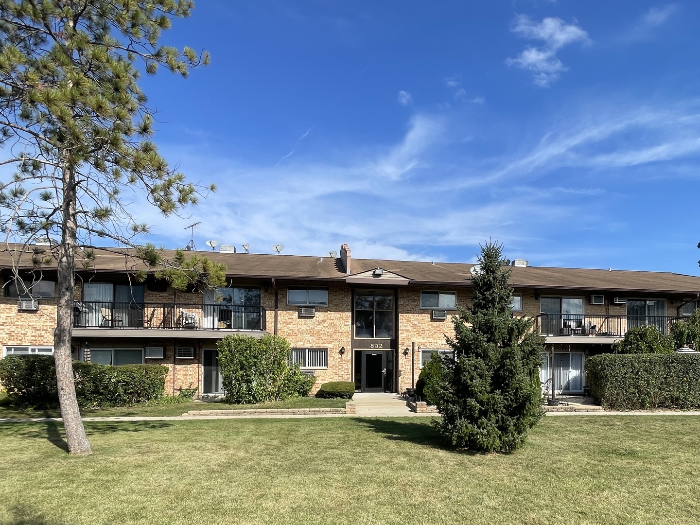816 E Old Willow Road #110, Prospect Heights, IL 60070