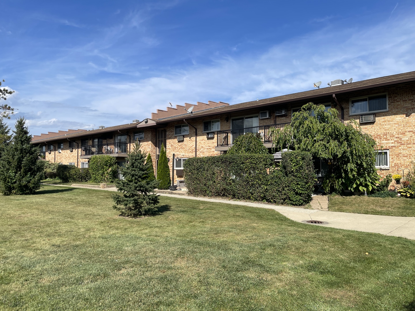 816 E Old Willow Road #110, Prospect Heights, IL 60070