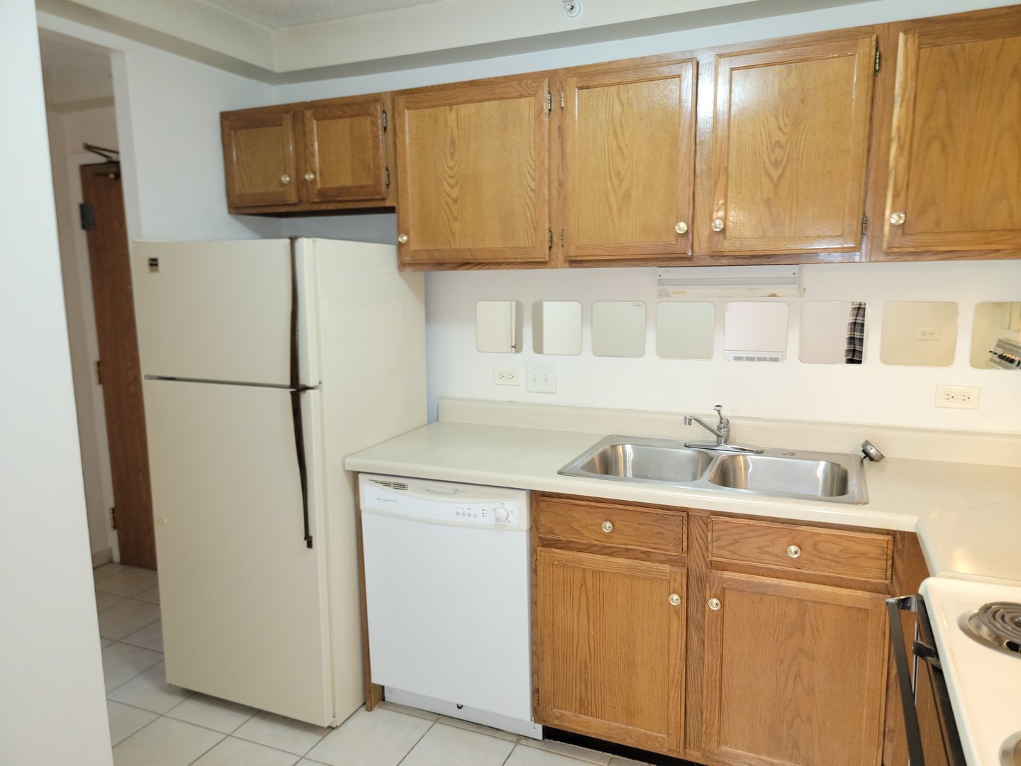 1800 Huntington Boulevard #AE615, Hoffman Estates, IL 60169
