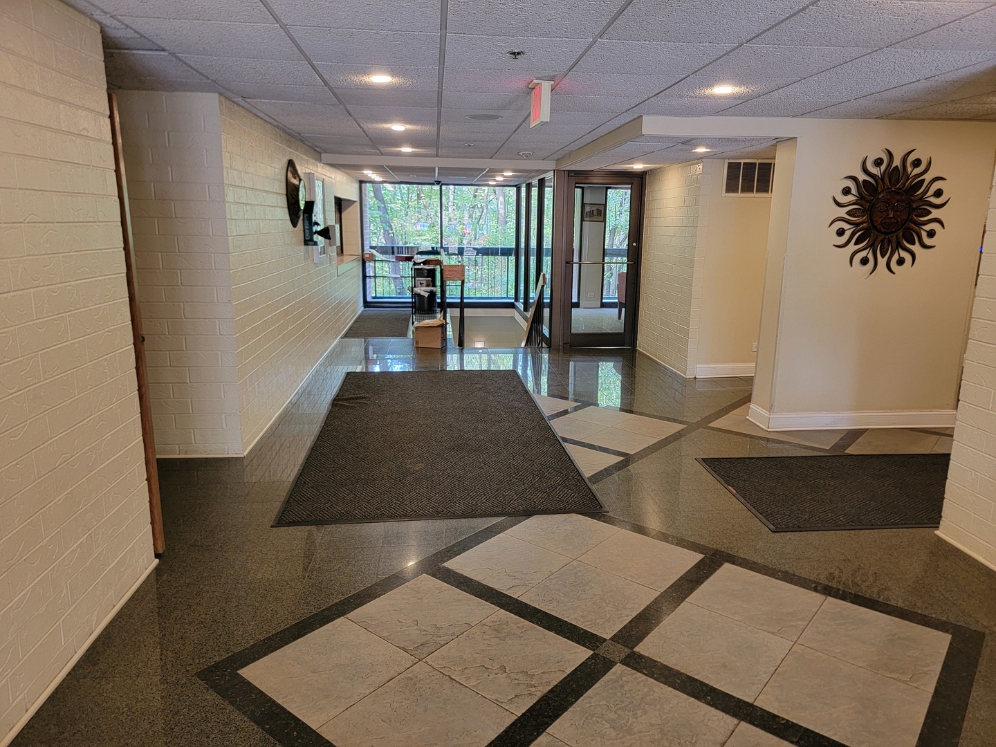 1800 Huntington Boulevard #AE615, Hoffman Estates, IL 60169