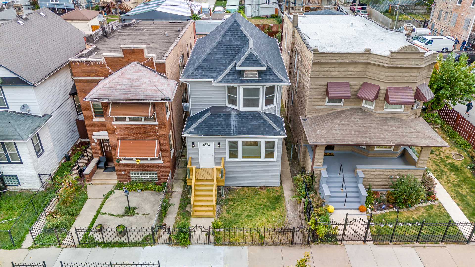 821 N Lockwood Avenue, Chicago, IL 60651