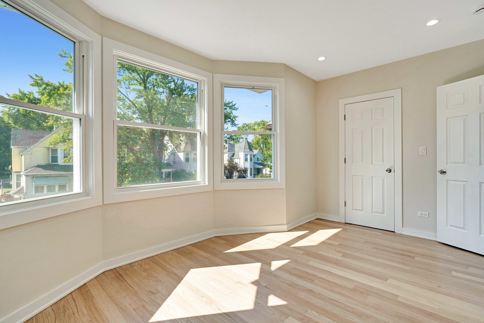 821 N Lockwood Avenue, Chicago, IL 60651