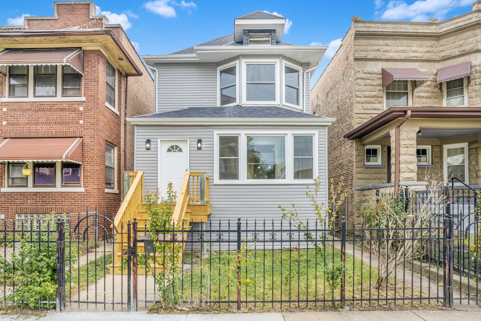 821 N Lockwood Avenue, Chicago, IL 60651