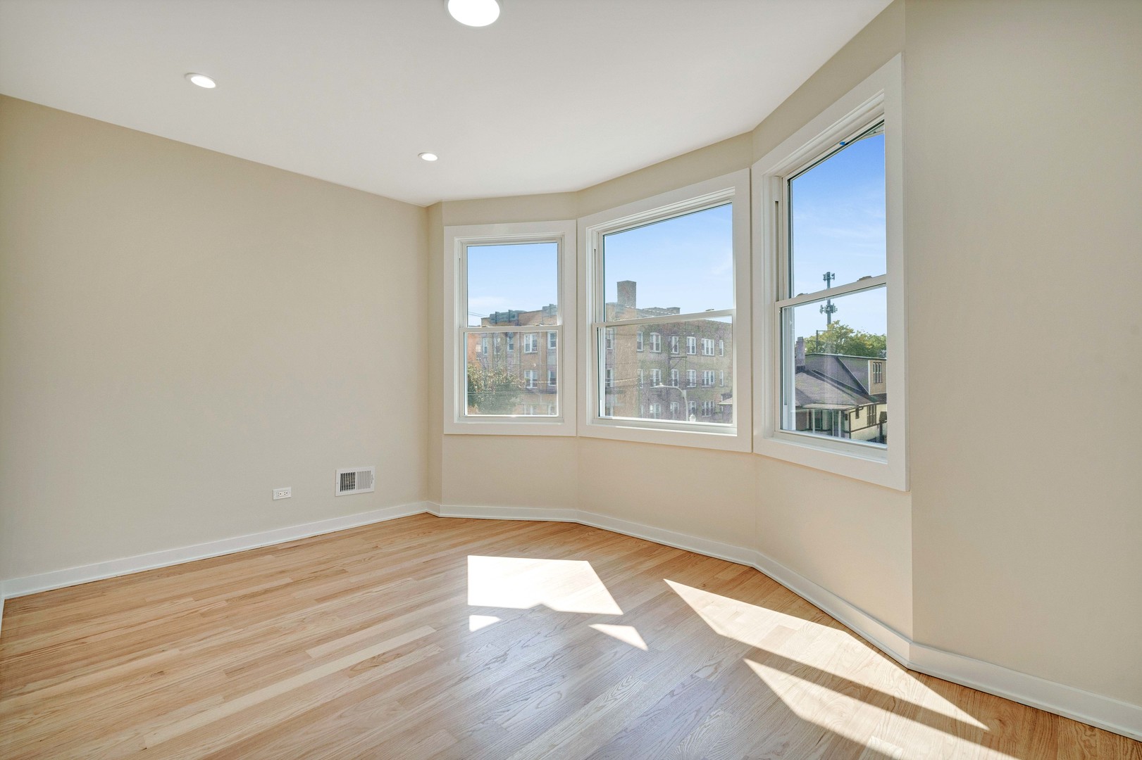 821 N Lockwood Avenue, Chicago, IL 60651