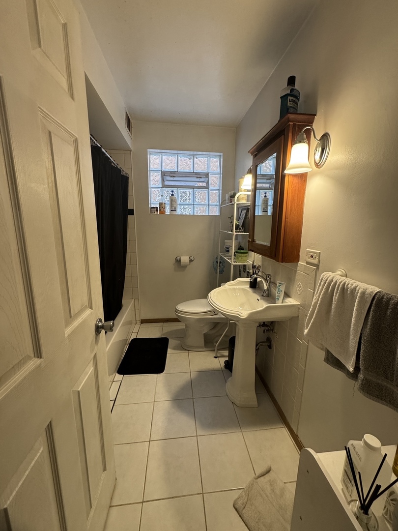 5527 N Central Avenue #1, Chicago, IL 60630