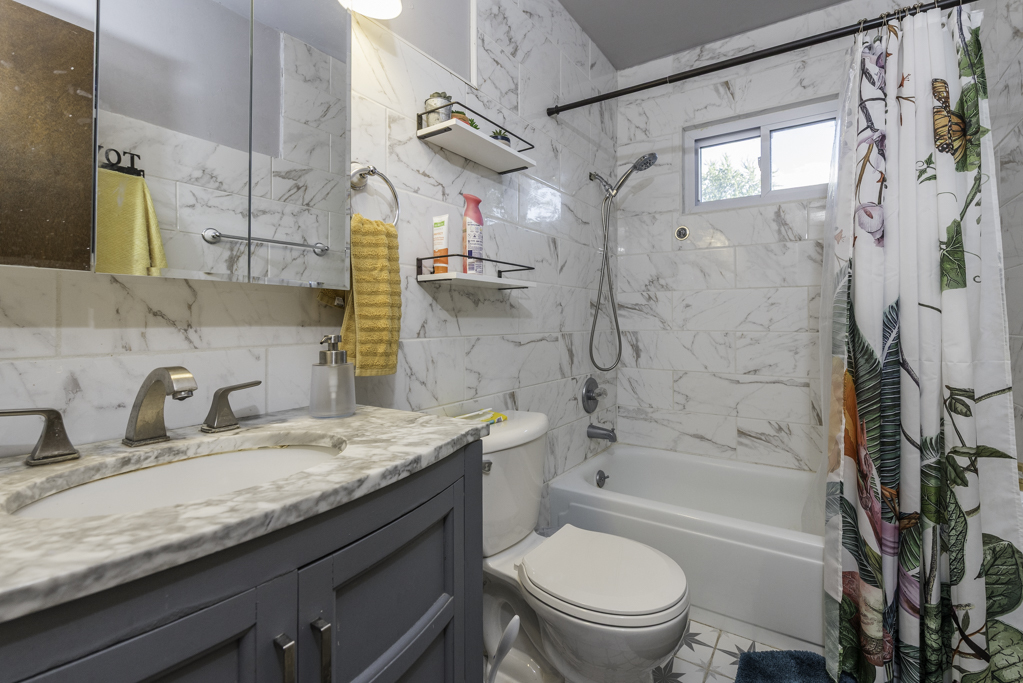 2625 Vercoe Avenue, Waukegan, IL 60087