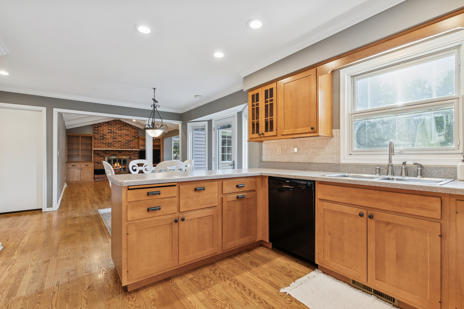 1940 Chippewa Drive, Wheaton, IL 60189