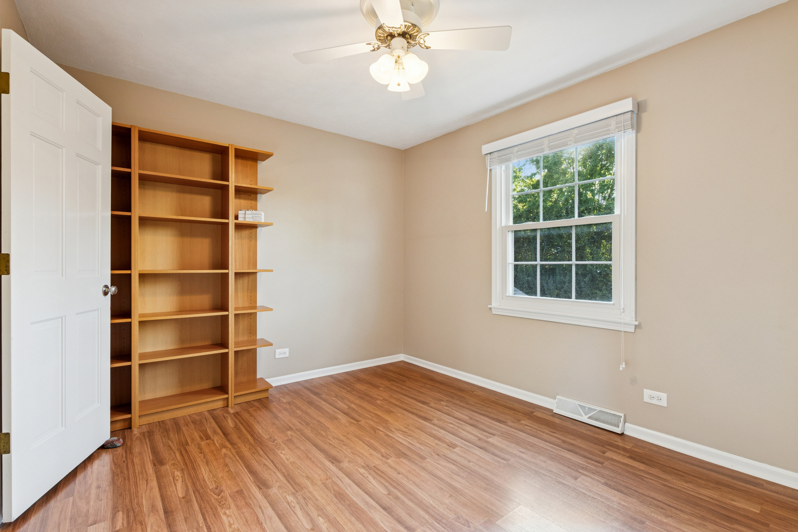 1940 Chippewa Drive, Wheaton, IL 60189