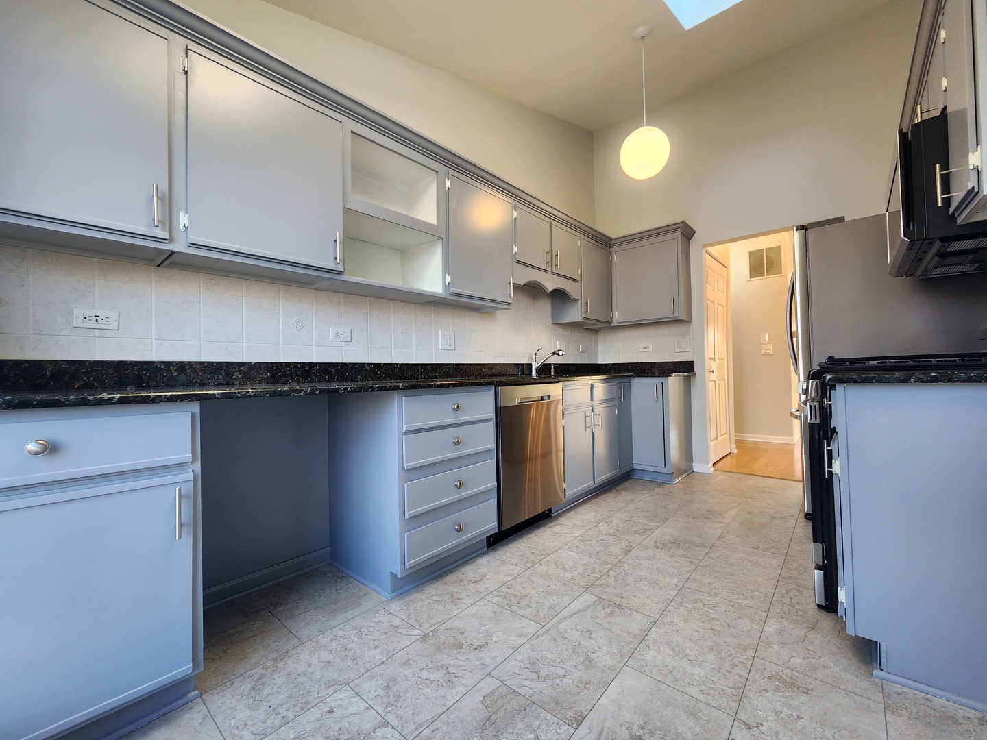2650 S Embers Lane, Arlington Heights, IL 60005