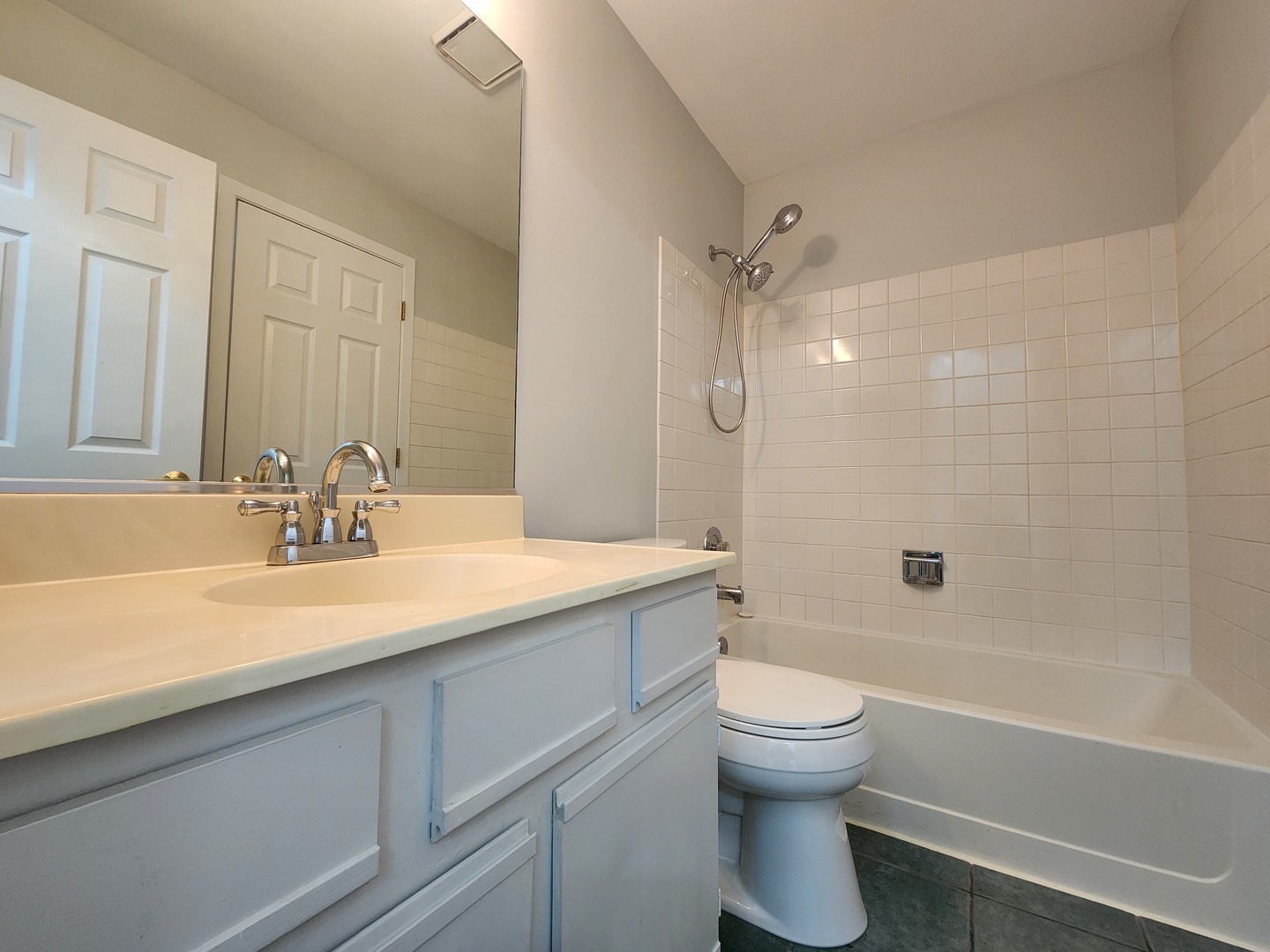 2650 S Embers Lane, Arlington Heights, IL 60005