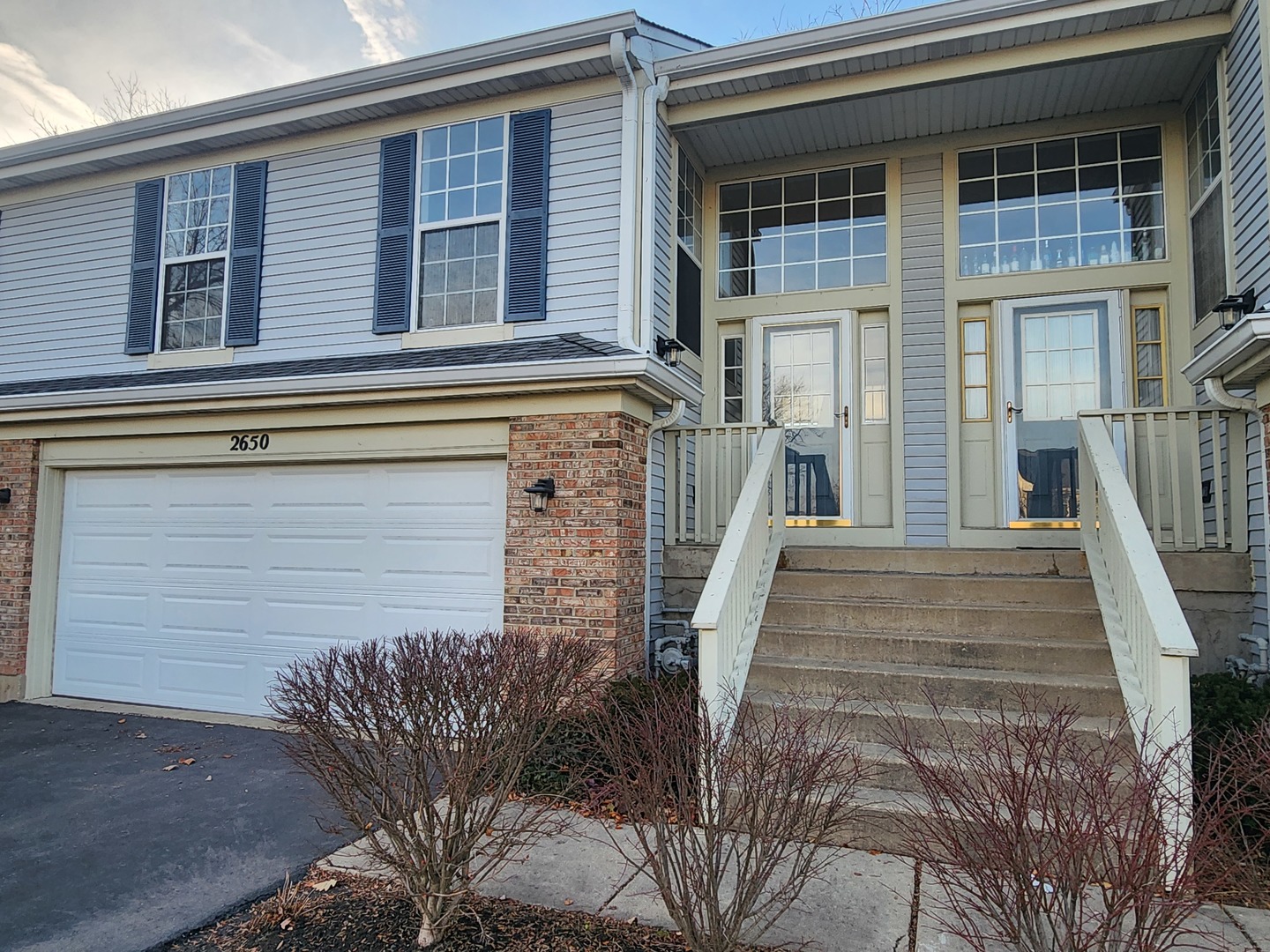 2650 S Embers Lane, Arlington Heights, IL 60005