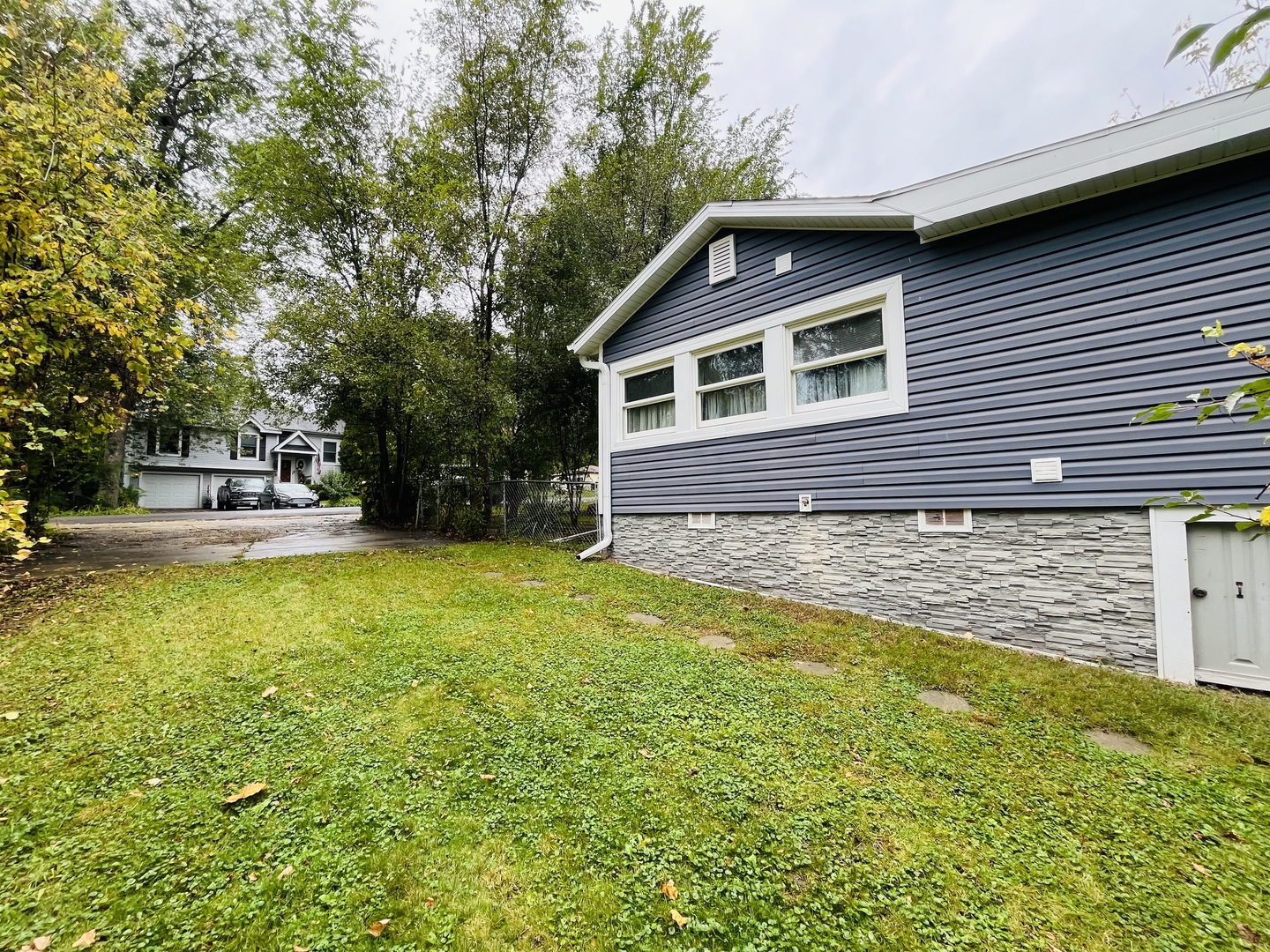 6204 Hillcrest Road, Cary, IL 60013