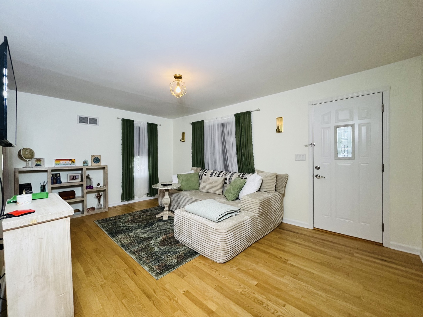 6204 Hillcrest Road, Cary, IL 60013