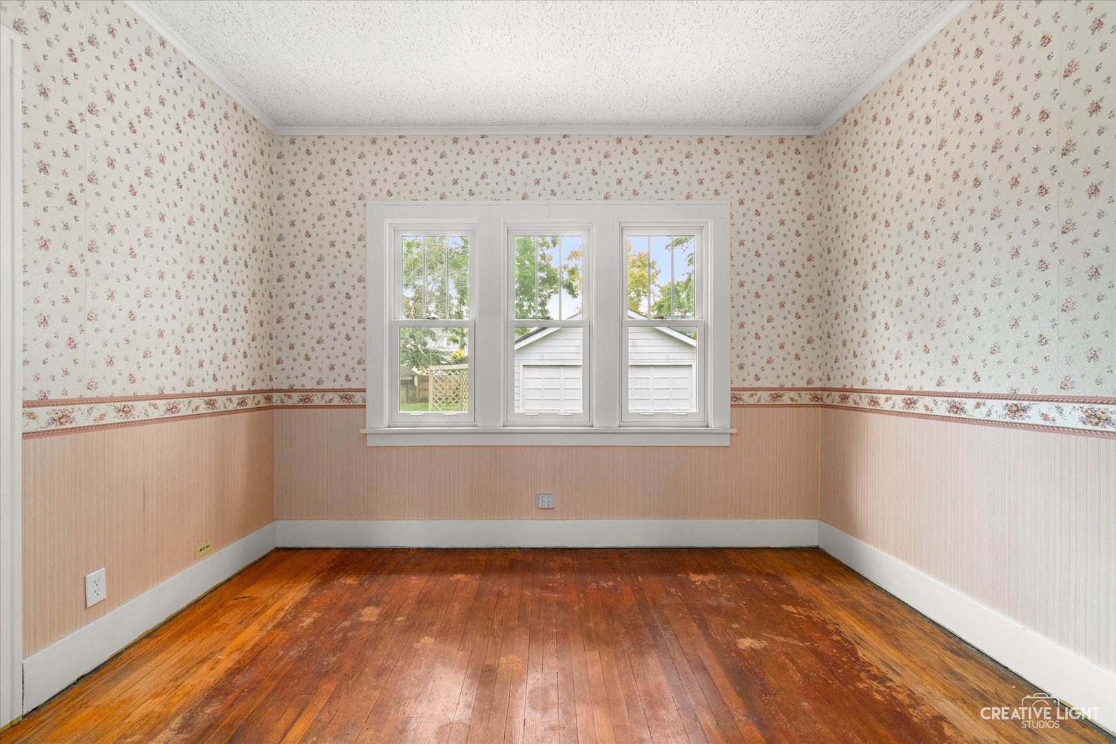 516 E Willow Avenue, Wheaton, IL 60187