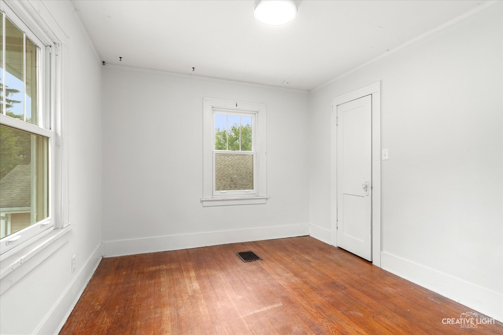 516 E Willow Avenue, Wheaton, IL 60187