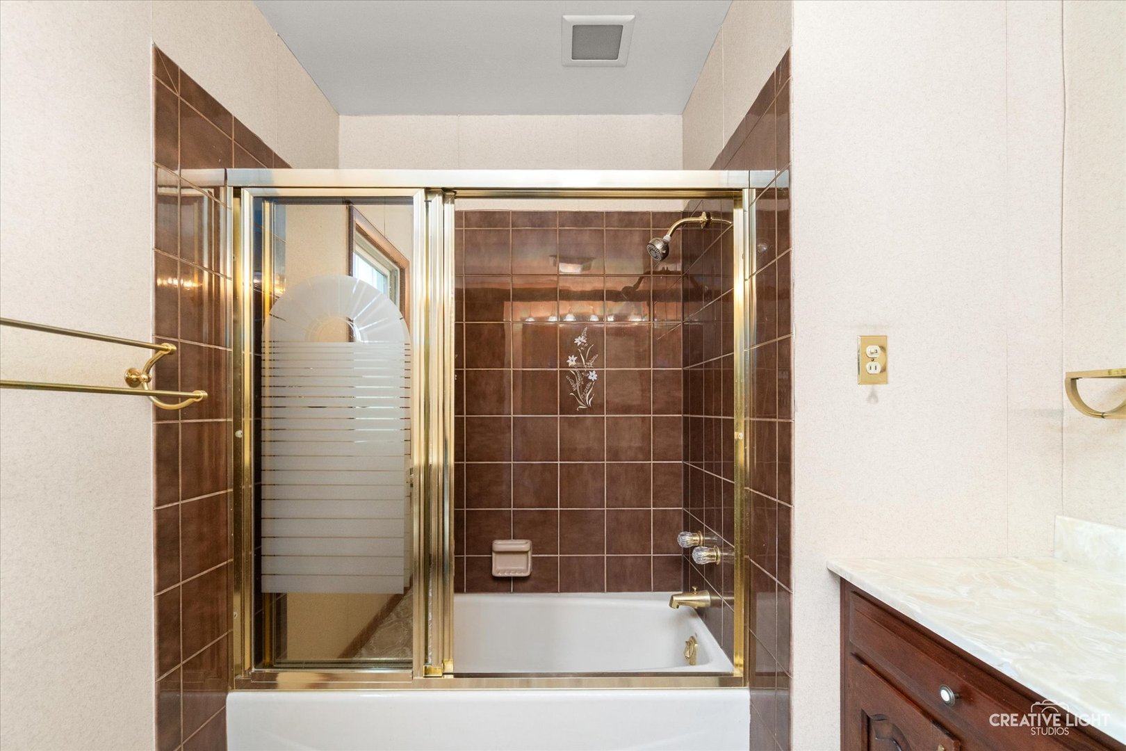 516 E Willow Avenue, Wheaton, IL 60187
