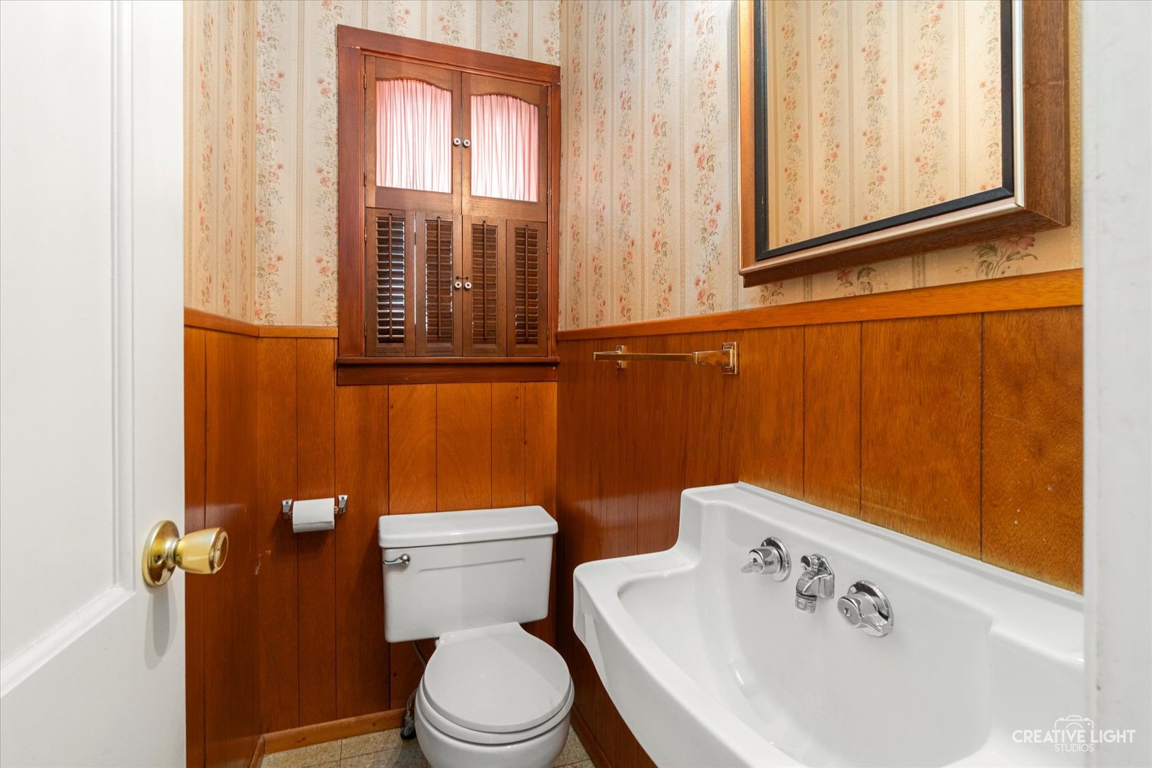 516 E Willow Avenue, Wheaton, IL 60187