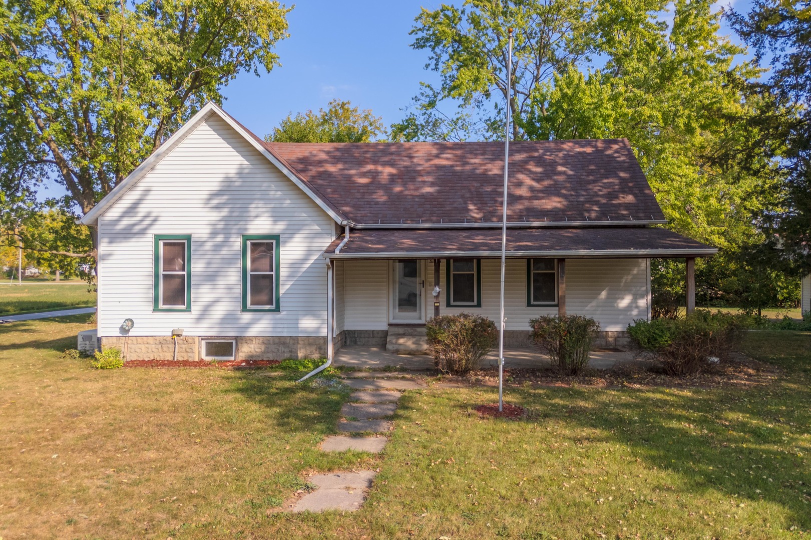 31439 Second Street, Chenoa, IL 61726