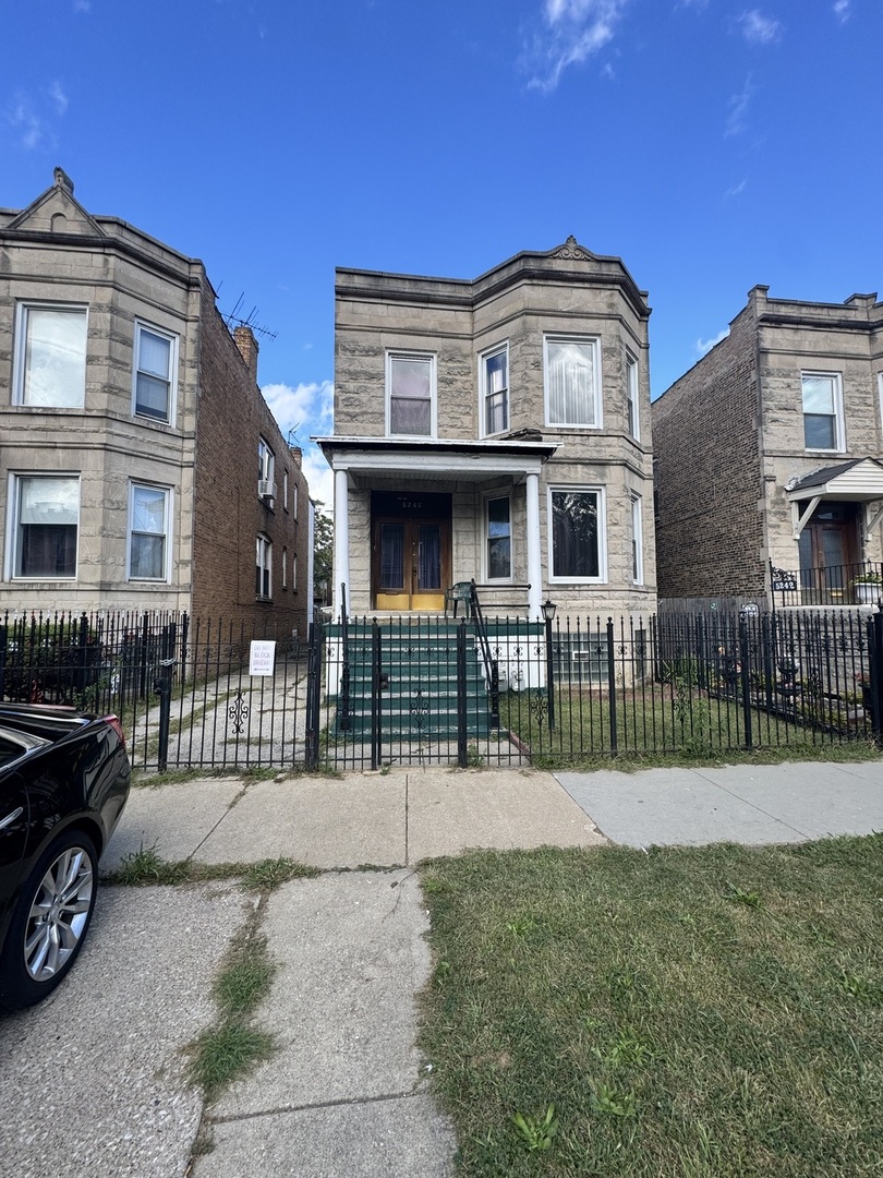 5246 W Congress Parkway, Chicago, IL 60644