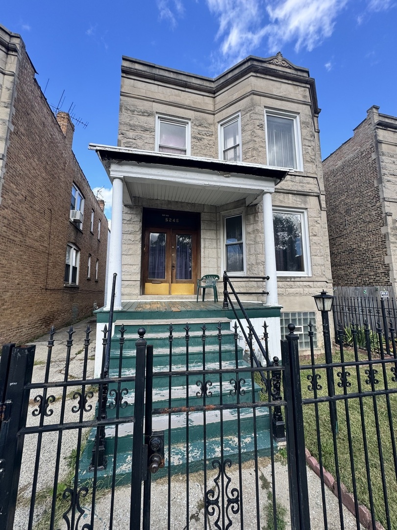 5246 W Congress Parkway, Chicago, IL 60644