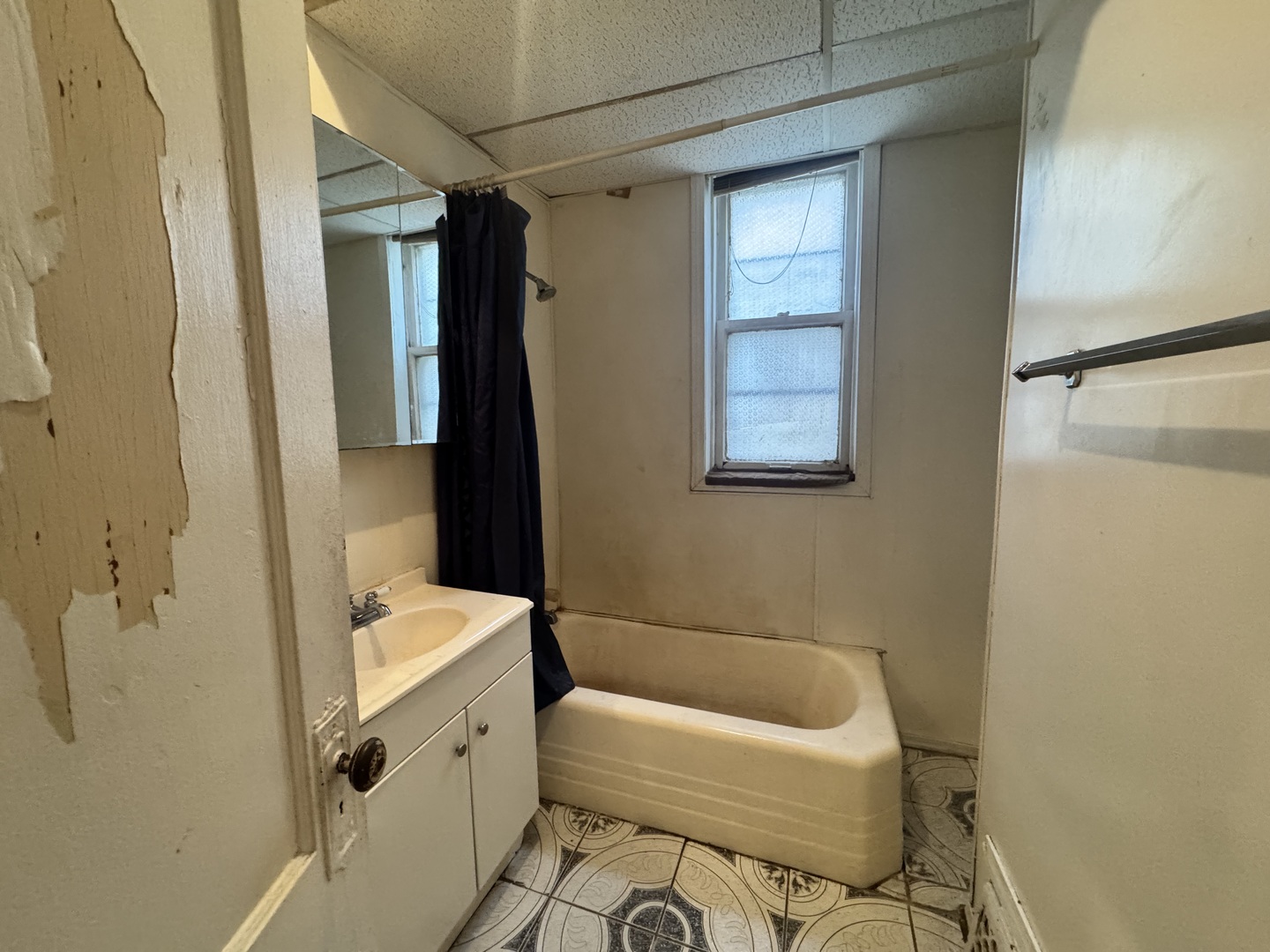 5246 W Congress Parkway, Chicago, IL 60644